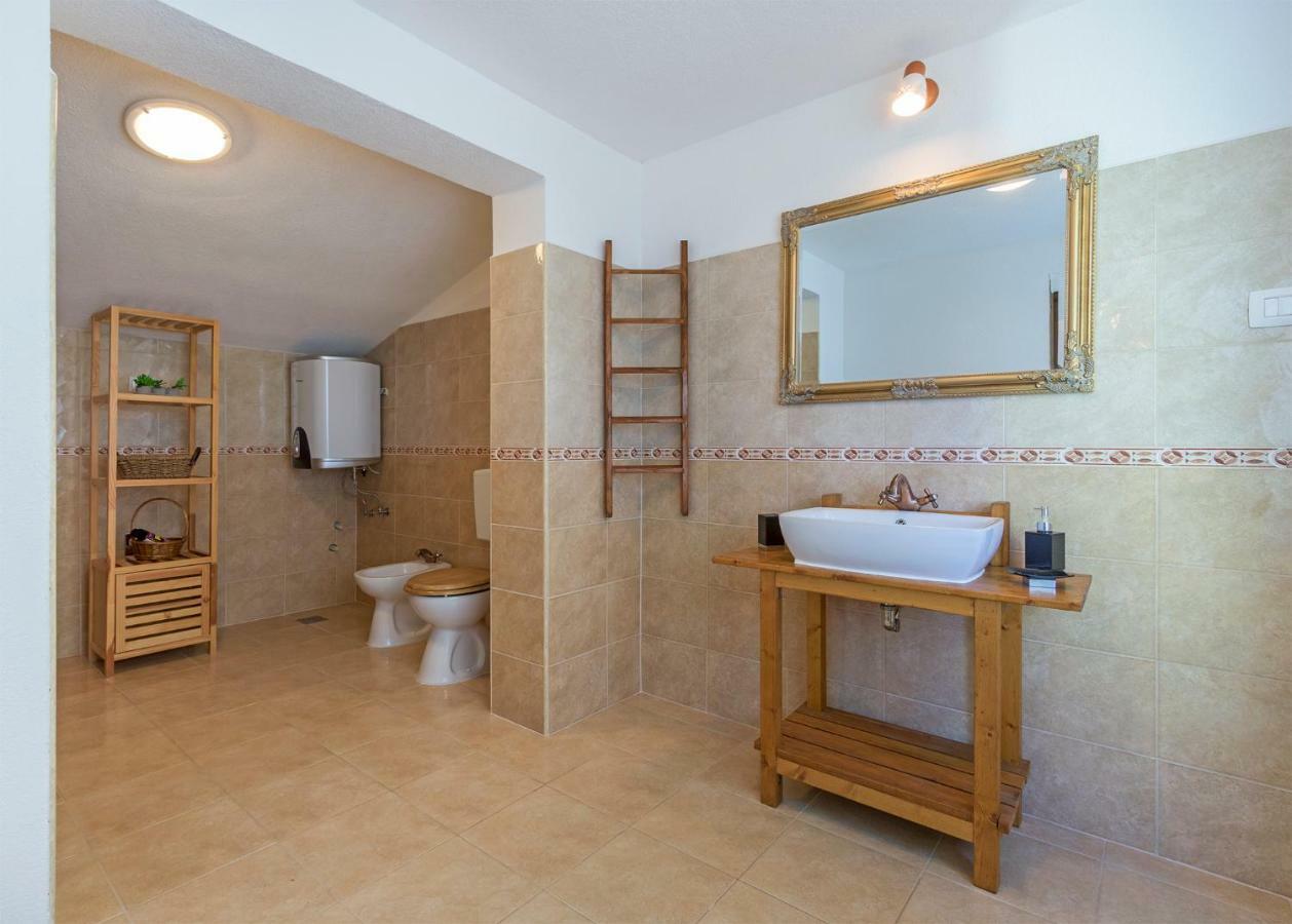 Vila Lokvanj Ližnjan Buitenkant foto